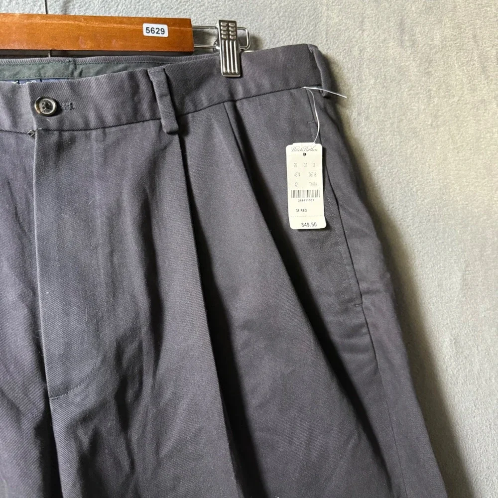 Brooks Brothers Advantage Chino Shorts Charcoal Gray Pleated Wrinkle Free 38 NEW